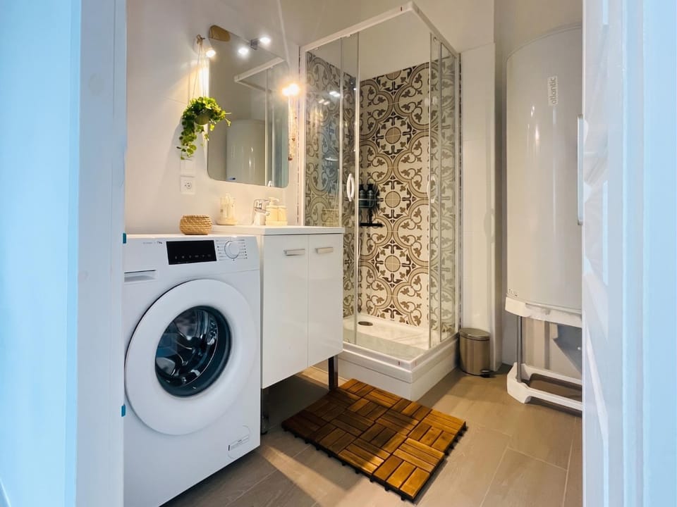Shower, Bathroom