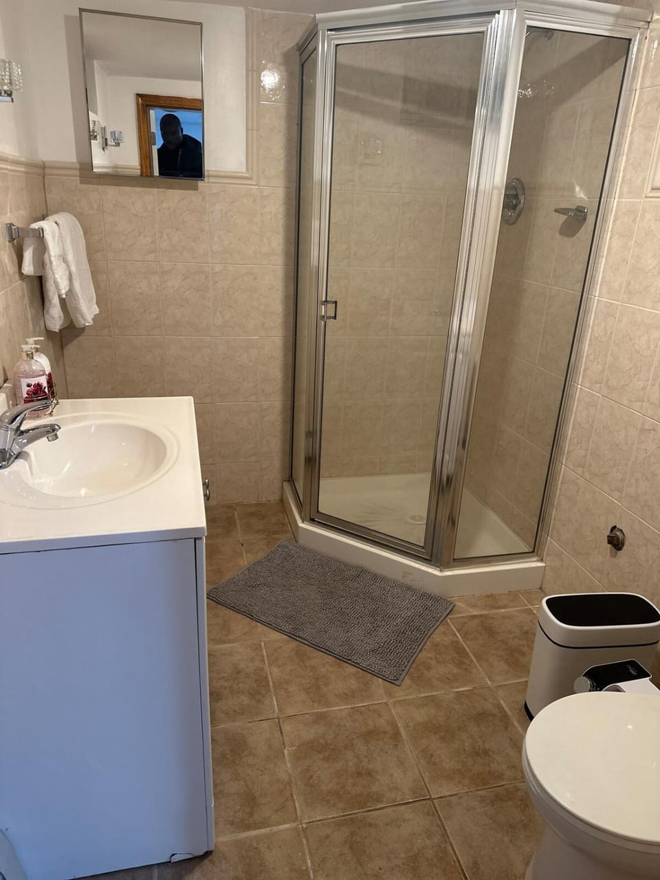 Exquisite & Delectable 1 Bedroom Bed and Breakfast in Elmont