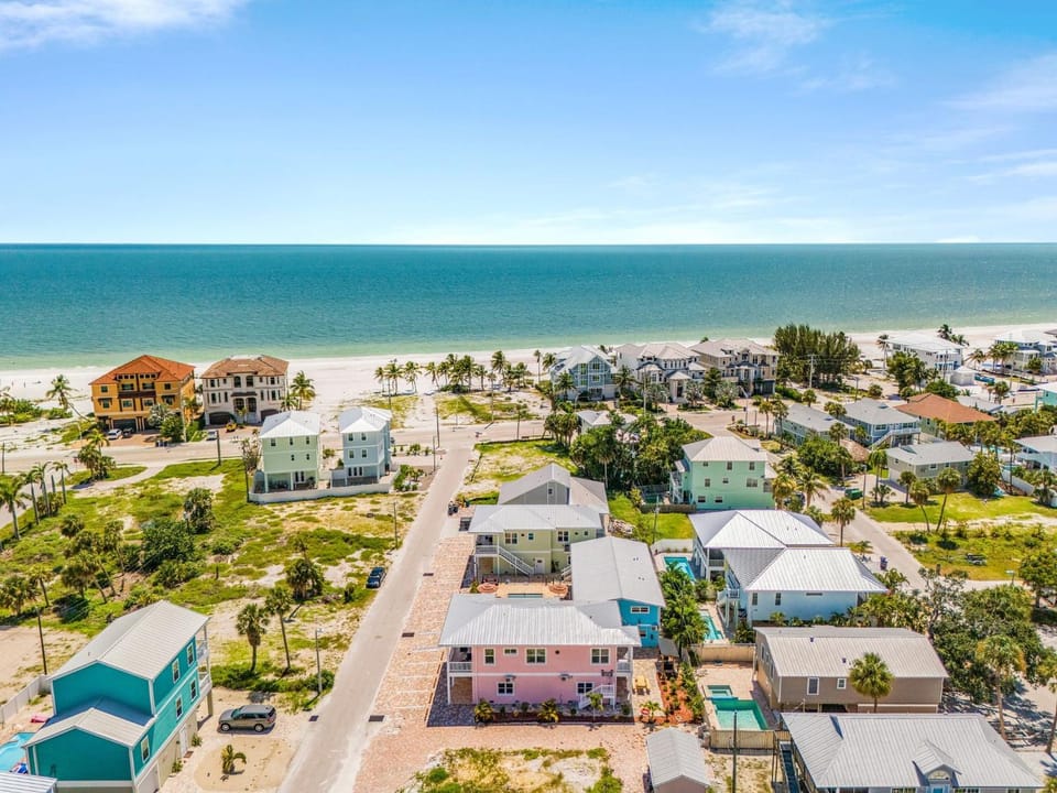 Poolside Fun, Pickleball & Coastal Adventures Await in Fort Myers - Jefferson Palms 121 - Roelens House in Estero Island