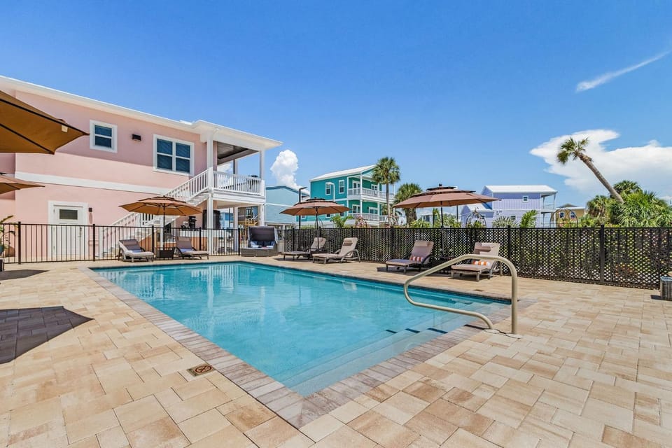 Poolside Fun, Pickleball & Coastal Adventures Await in Fort Myers - Jefferson Palms 123 - Roelens House in Estero Island