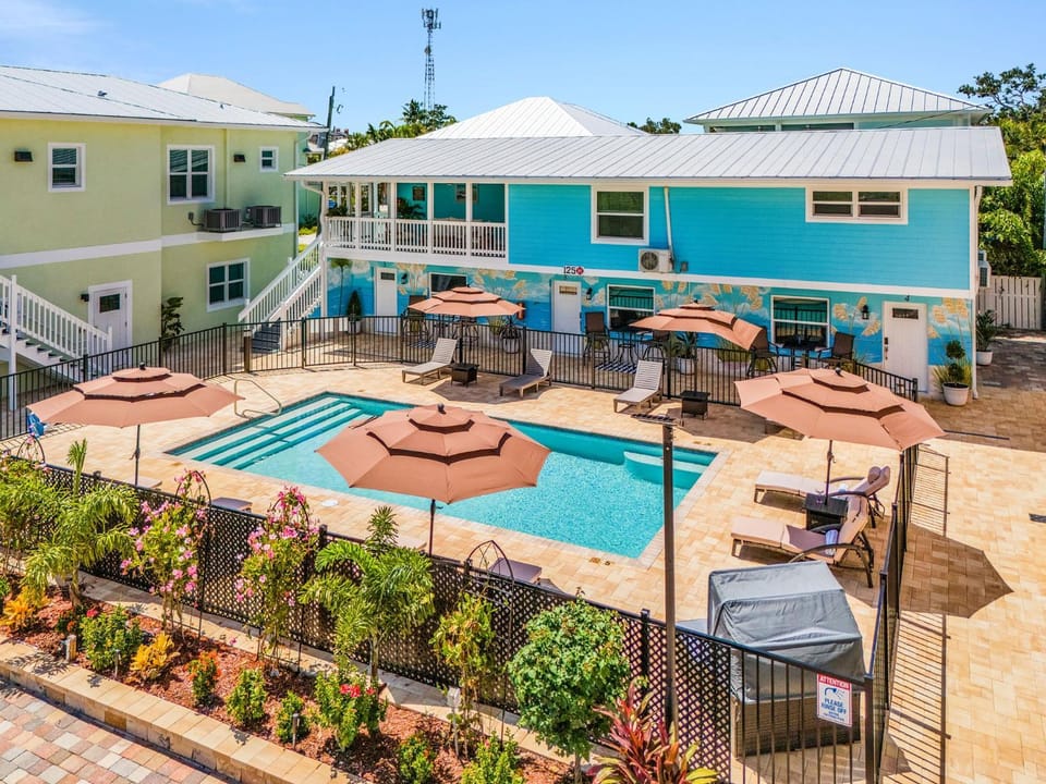 Poolside Fun, Pickleball & Coastal Adventures Await in Fort Myers - Jefferson Palms 125-7b - Roelens House in Estero Island