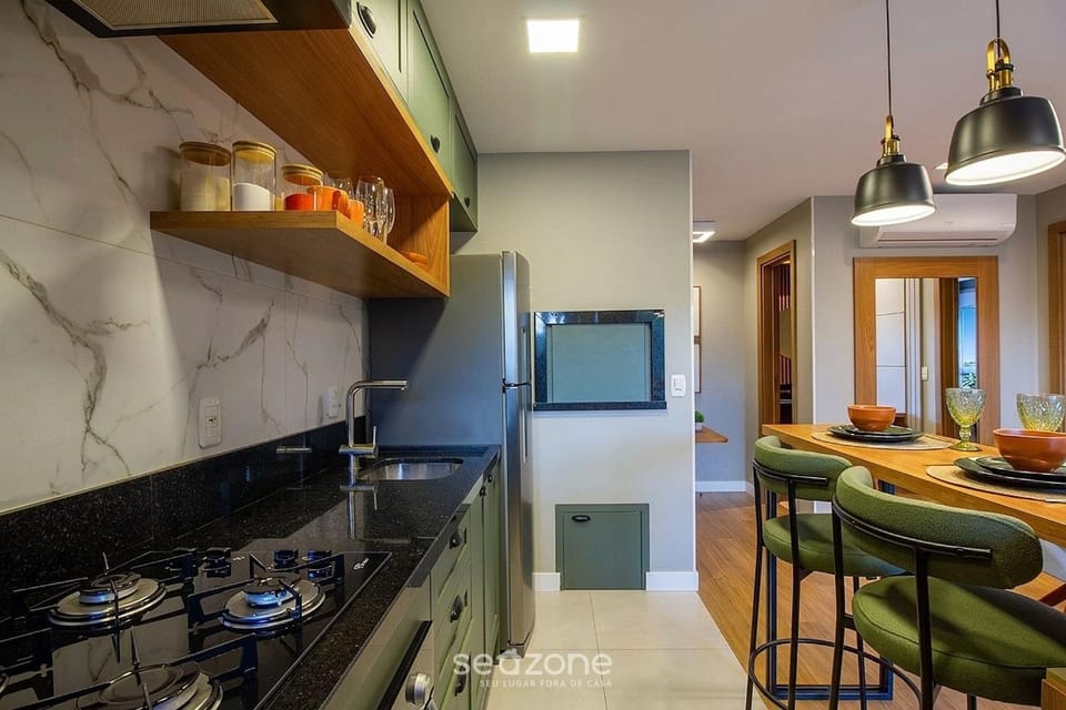 Kitchen or kitchenette, Dining area