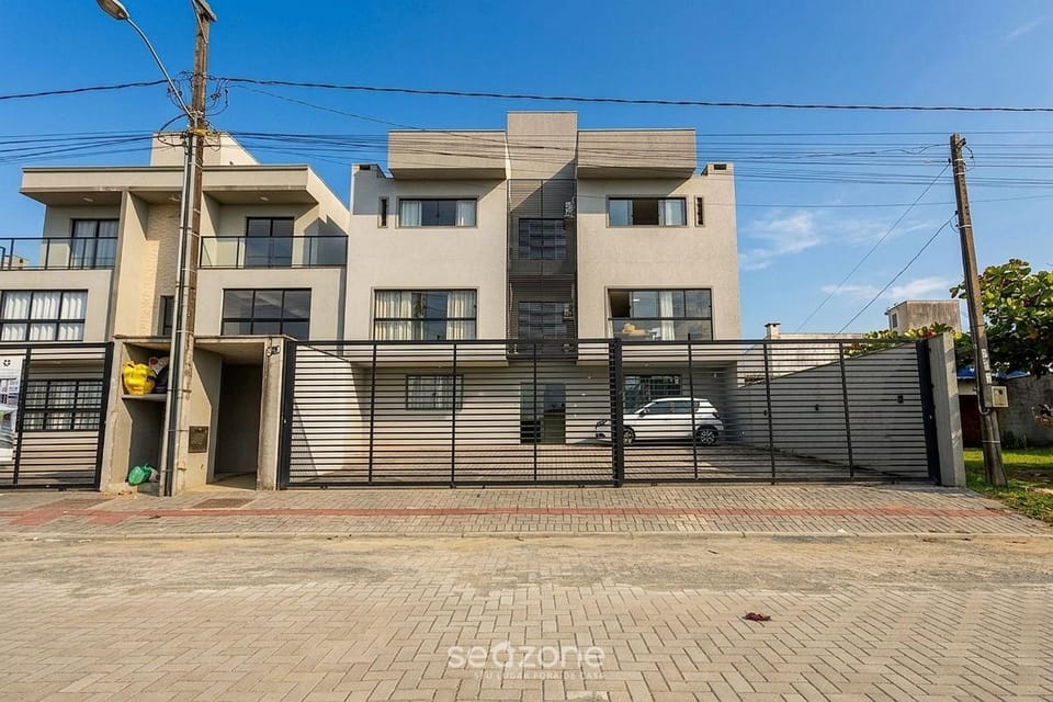 Facade/entrance, Off site