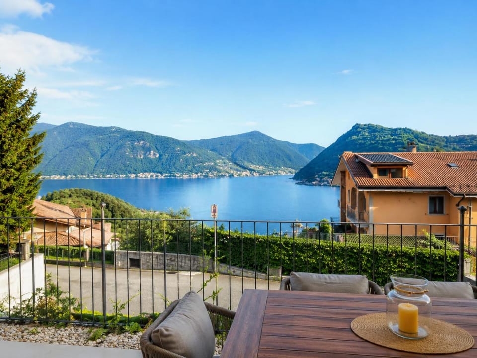 Balcony/Terrace, Lake view, Mountain view
