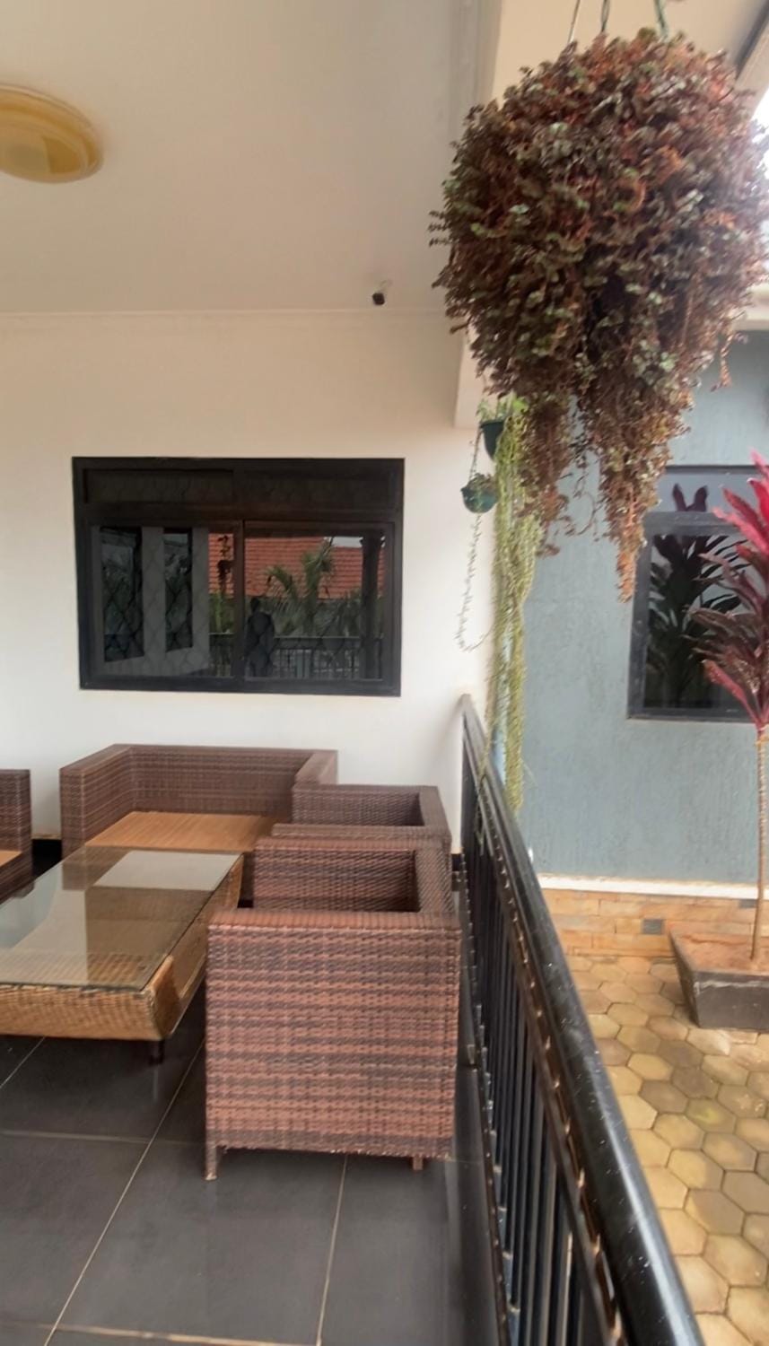 Mbiyo Luxe 4-Bedroom Retreat Apartment in Kampala