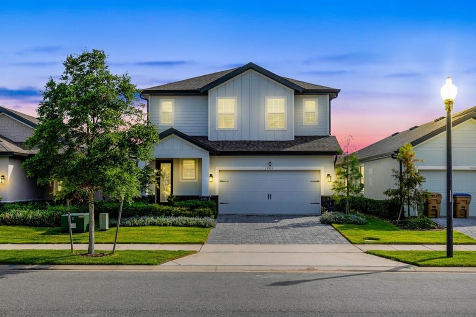 Magic Luxe Retreat 15 minutes from Disney sleeps 9 House in Osceola County