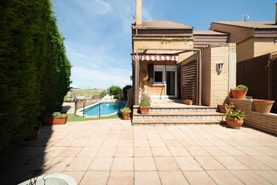 Property building, Balcony/Terrace, Swimming pool