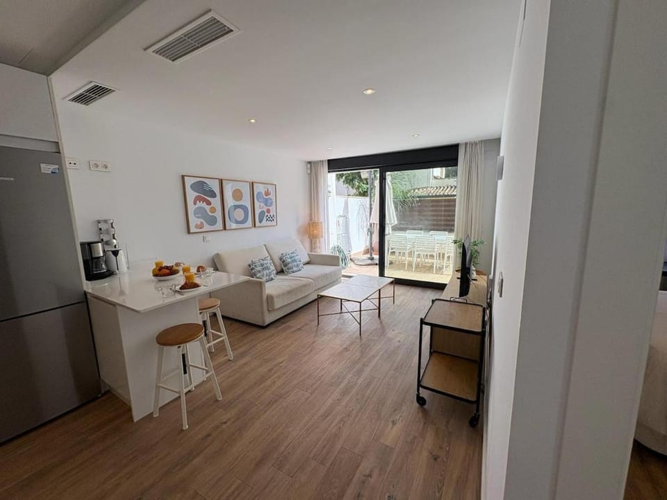 Consuelo Del Mar, Jacuzzi and Mini Pool Apartment in Torremolinos