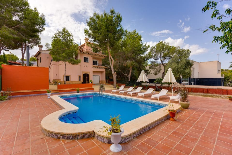 Property building, Patio, Pool view, Swimming pool, Swimming pool, sunbed