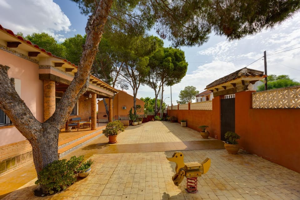 Property building, Day