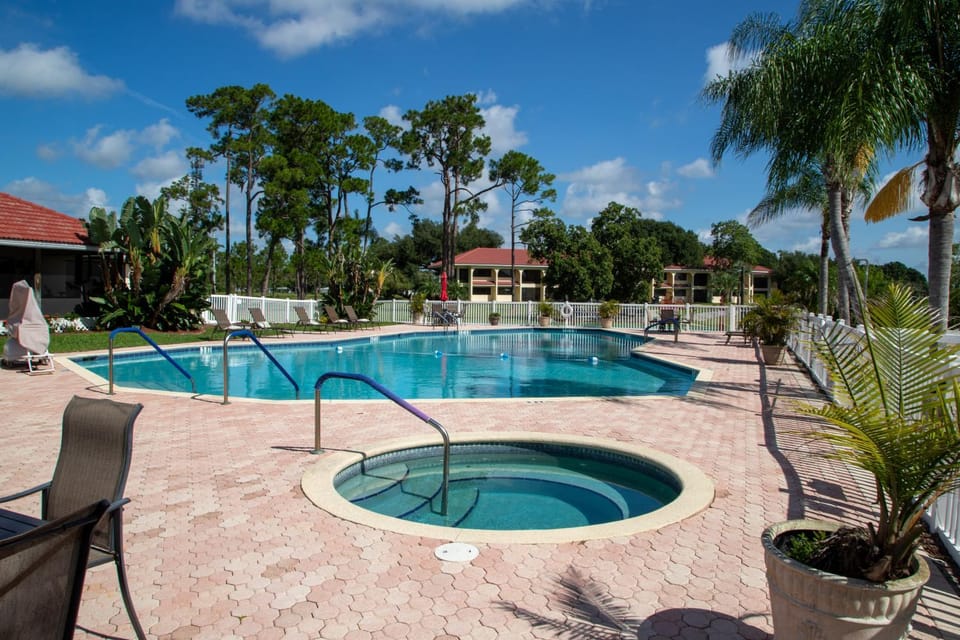 Hot Tub, Pool view, Swimming pool, Swimming pool, sunbed