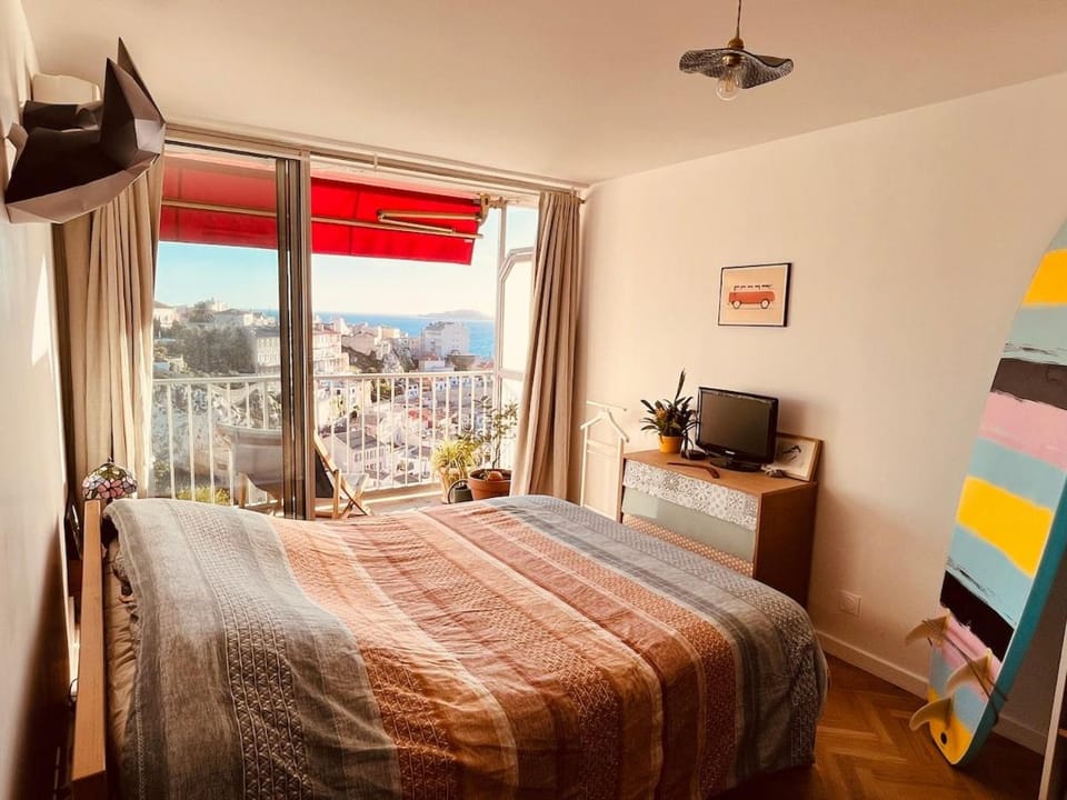 Bed, Bedroom, Sea view