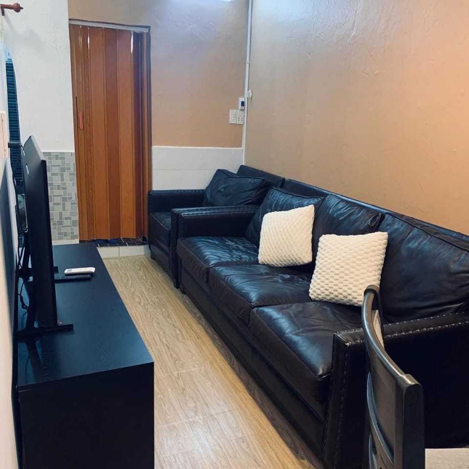 Communal lounge/ TV room, TV and multimedia, Living room, Seating area, Evening entertainment