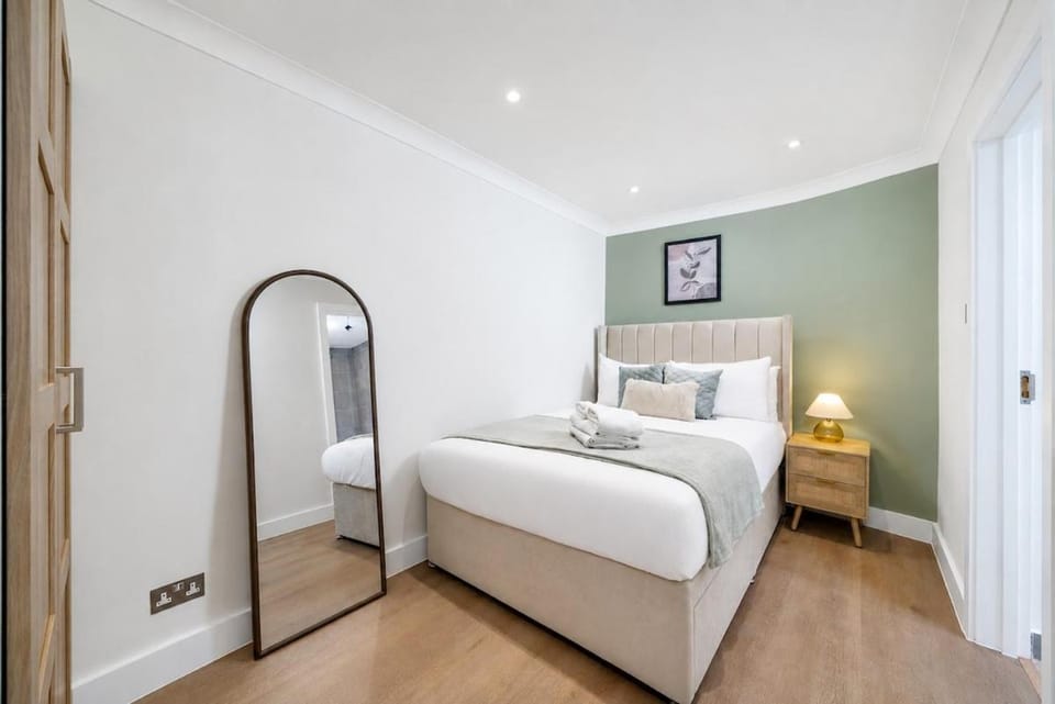 Bed, Photo of the whole room, Bedroom, wardrobe