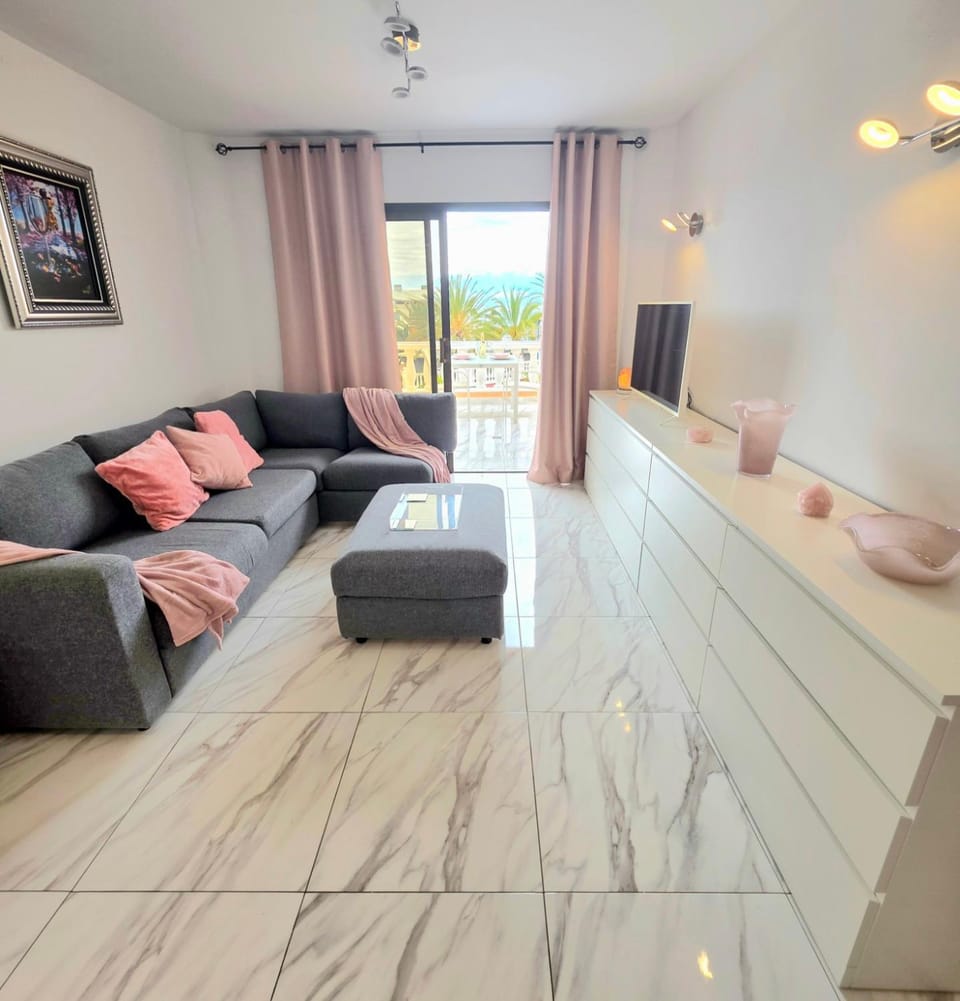 Living room, Photo of the whole room