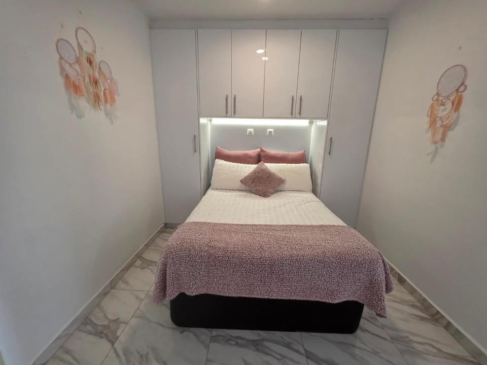 Bed, Bedroom, wardrobe