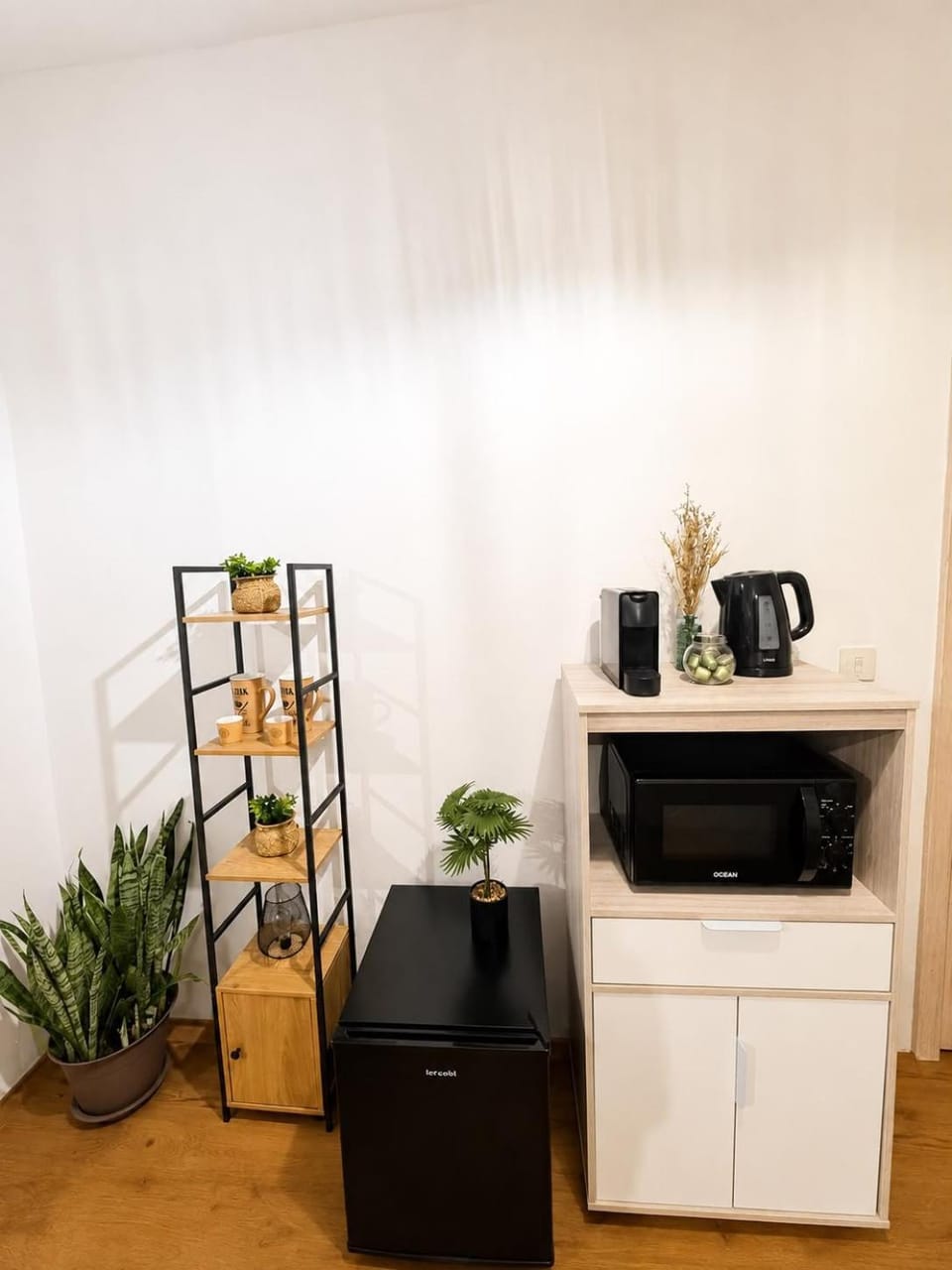 Coffee/tea facilities, minibar