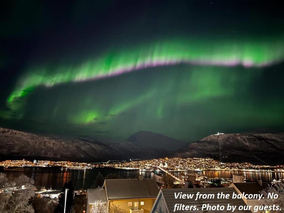 Central apartment with panoramic view and sauna Apartment in Tromso