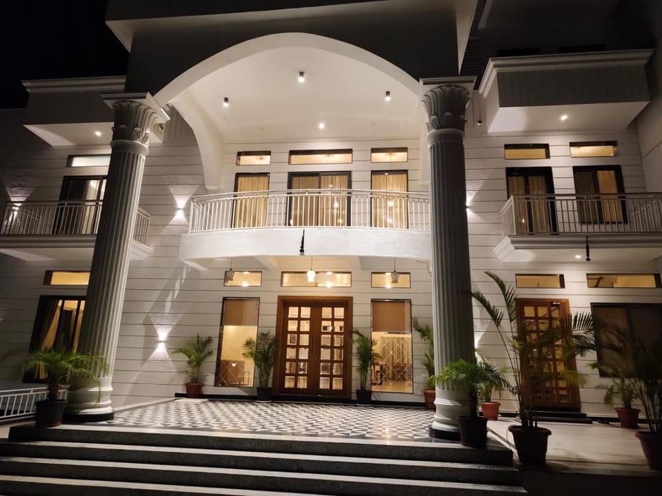Facade/entrance