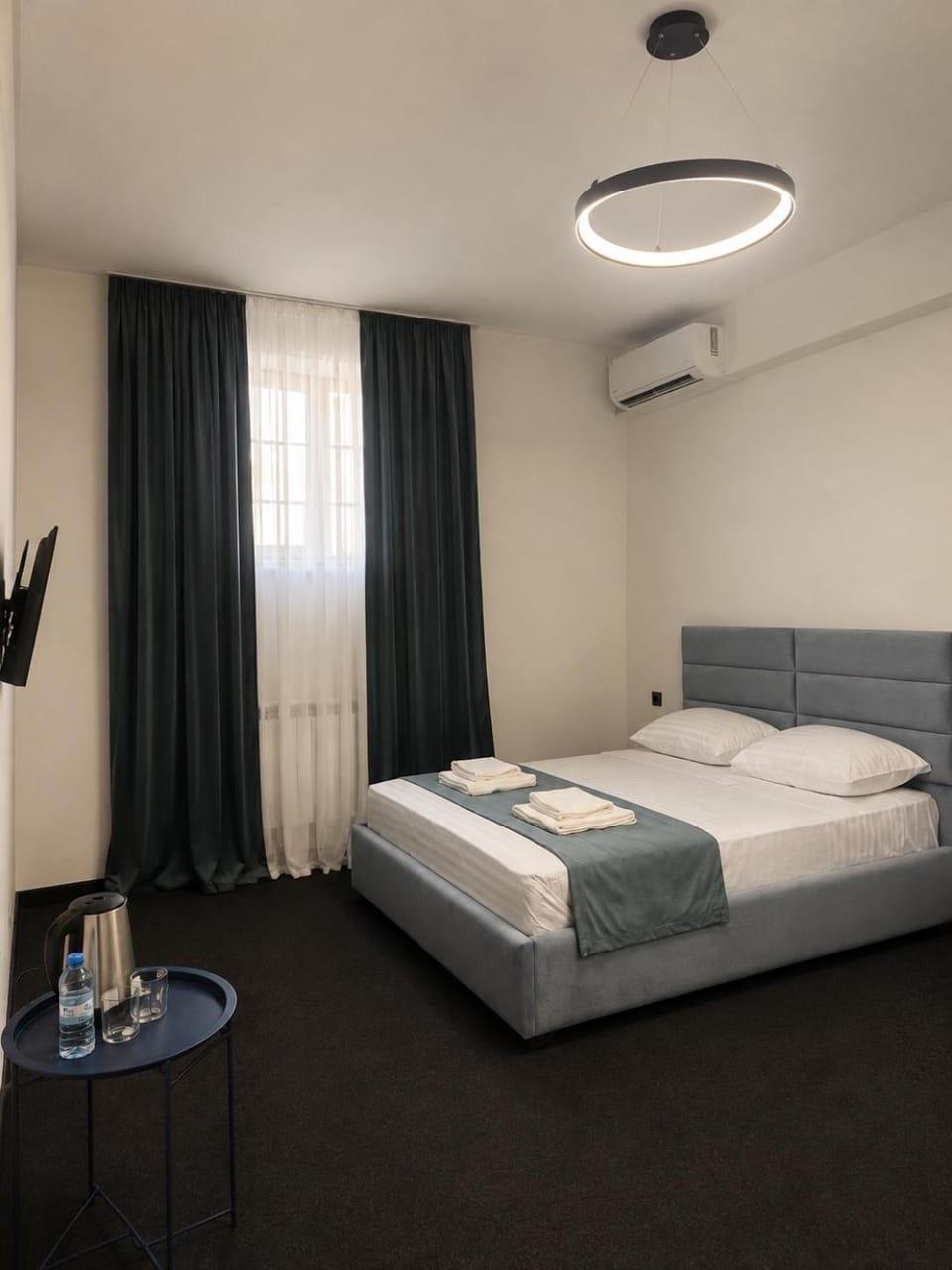 Bedroom, air conditioner