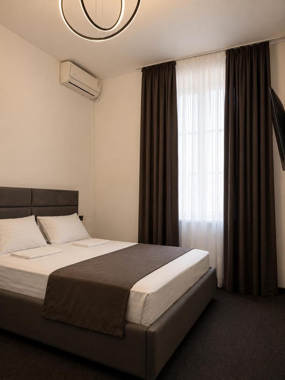 Bed, Photo of the whole room, Bedroom, air conditioner