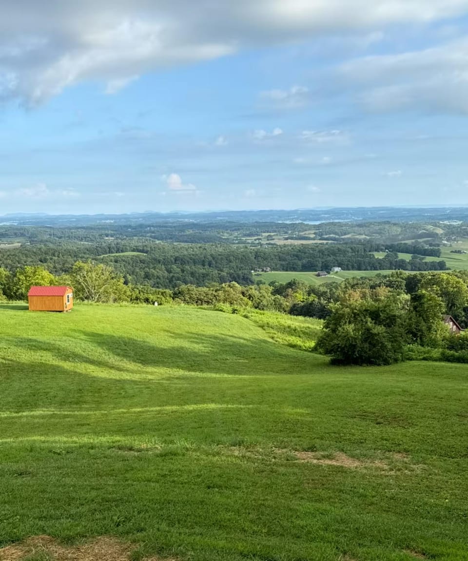 Smoky Views with Private 80 Acre Retreat House in Sevier County