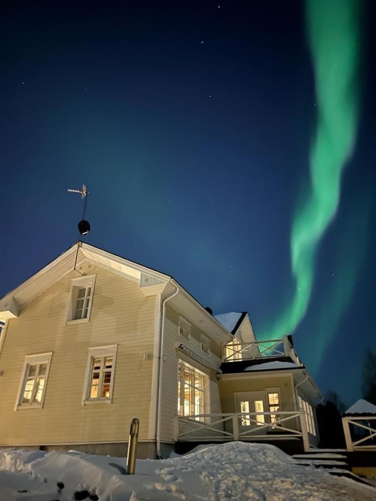 A unique large log house by the river Villa in Rovaniemi