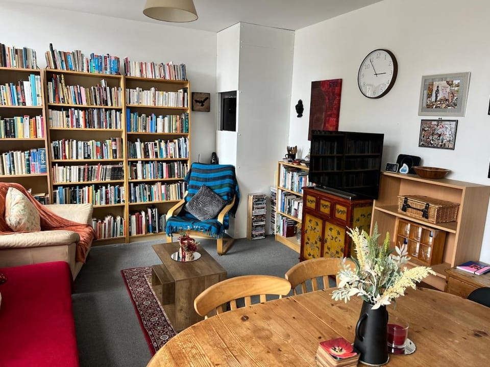 2 Bedroom Flat Ground Floor Lib Wellingborough Town Center Apartment in Wellingborough