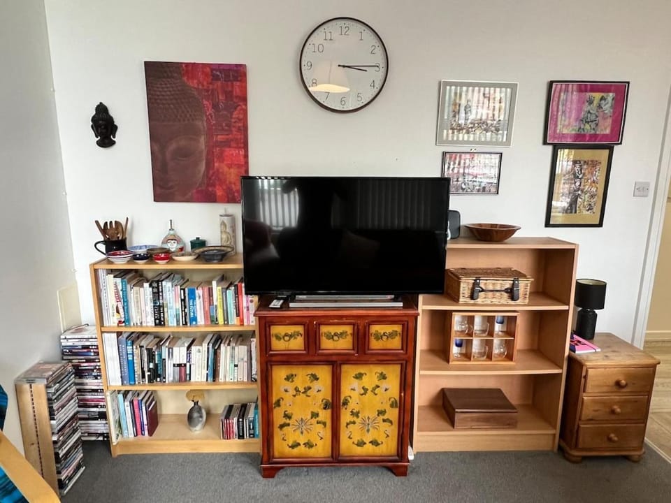 2 Bedroom Flat Ground Floor Lib Wellingborough Town Center Apartment in Wellingborough
