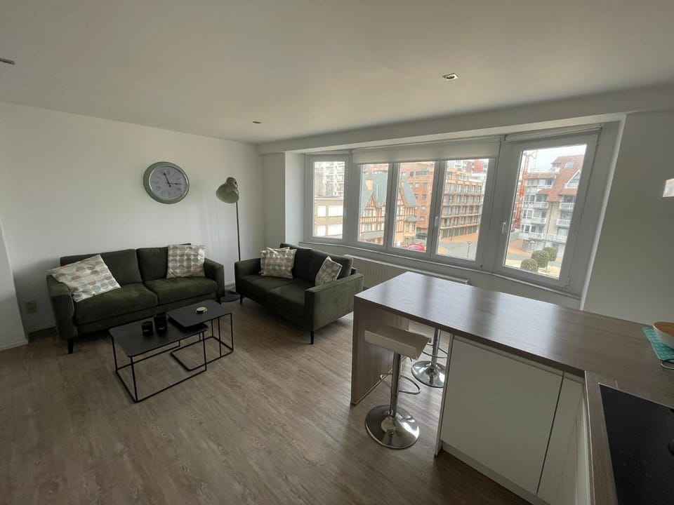 Seating area, kitchen