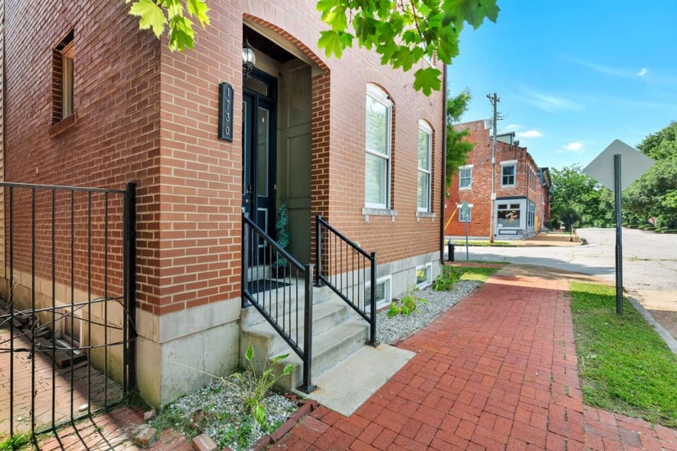 6 Bed 3.5 Bath Beautiful Soulard Home House in Saint Louis