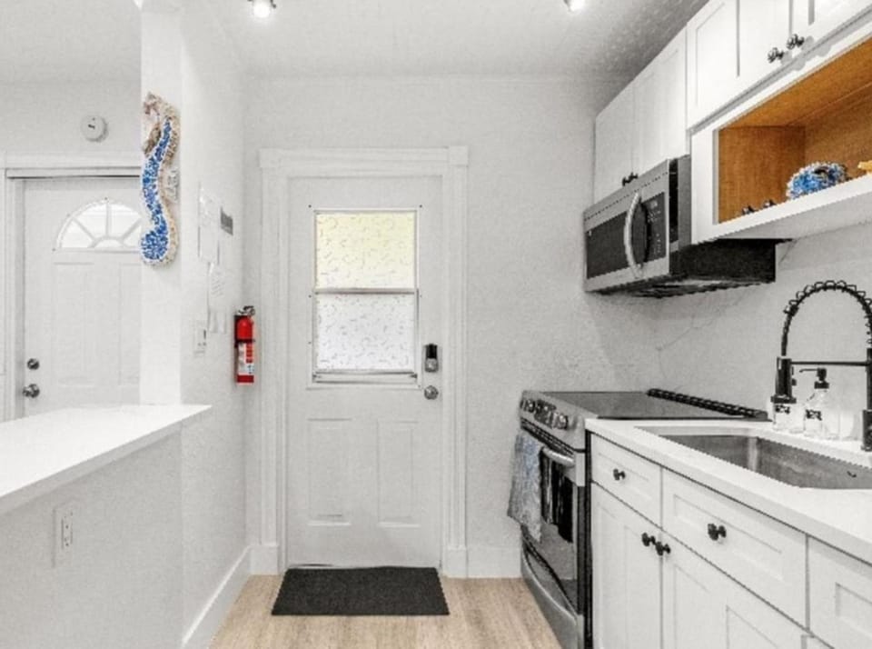 Renovated Fort Lauderdale Beach Studio Near the Ocean Apartment in Fort Lauderdale