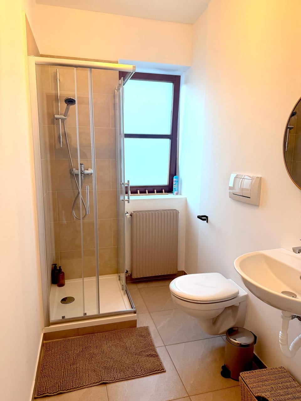 Shower, Toilet, Bathroom, towels