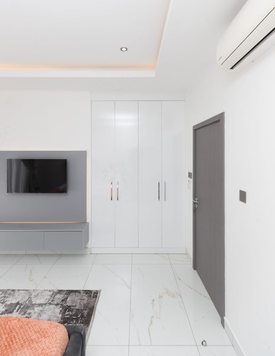 Communal lounge/ TV room, TV and multimedia, wardrobe, air conditioner