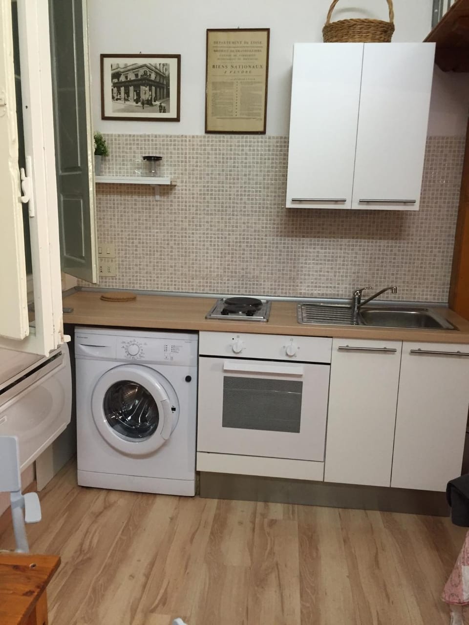 Kitchen or kitchenette