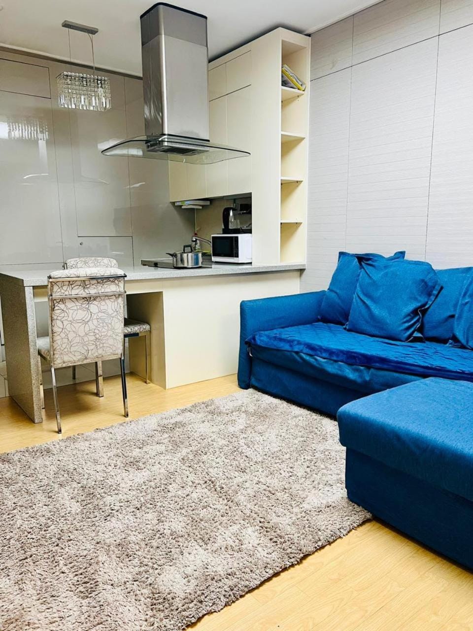 Kitchen or kitchenette, Living room, Seating area, Dining area, stove