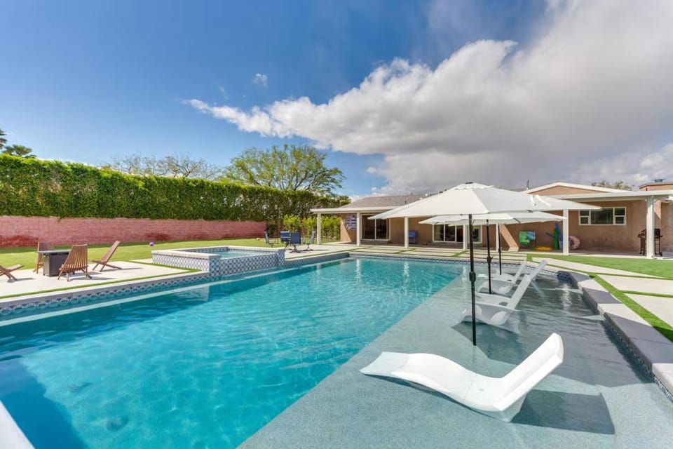 Swimming pool, sunbed