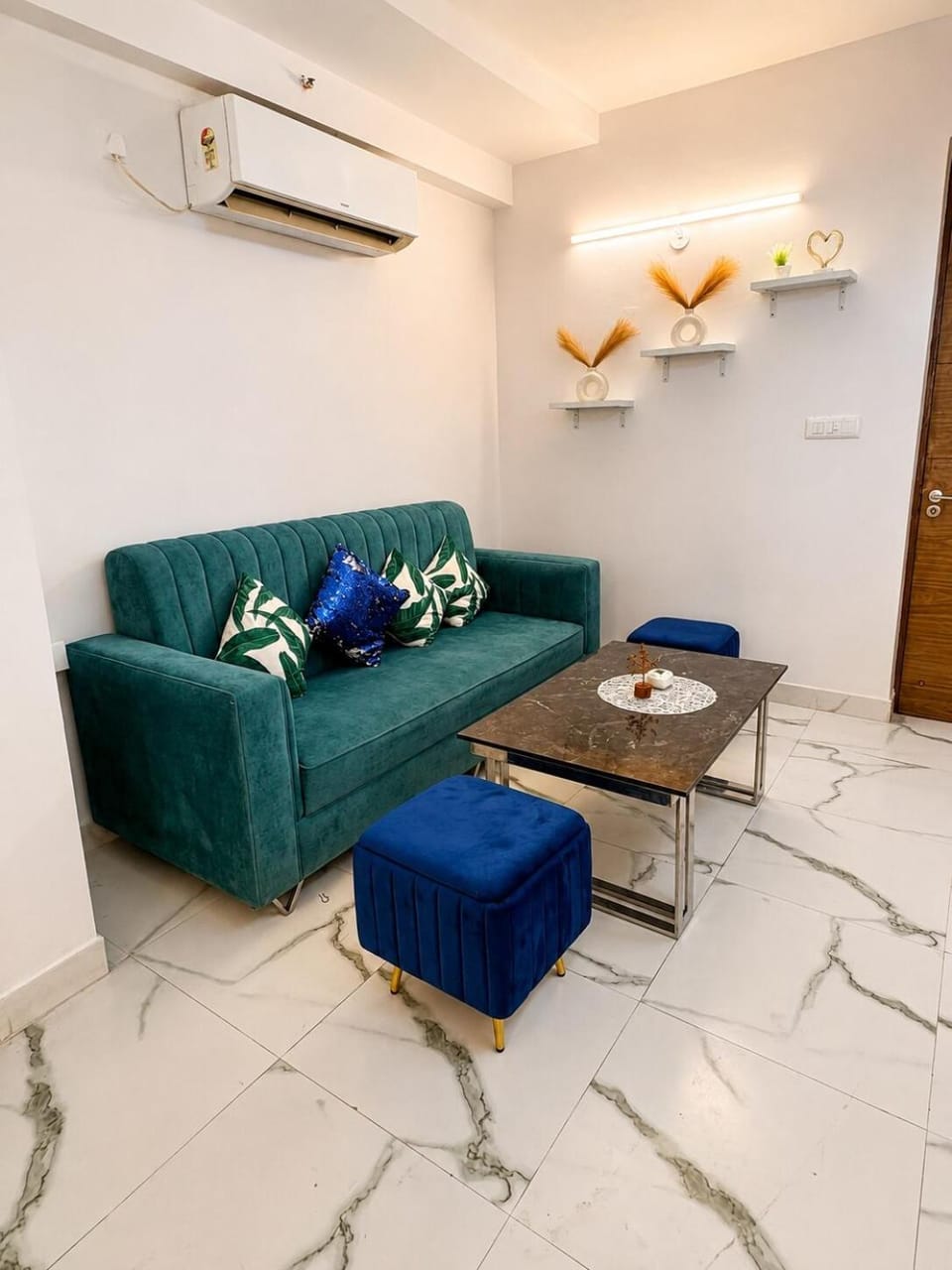 Living room, Seating area, air conditioner