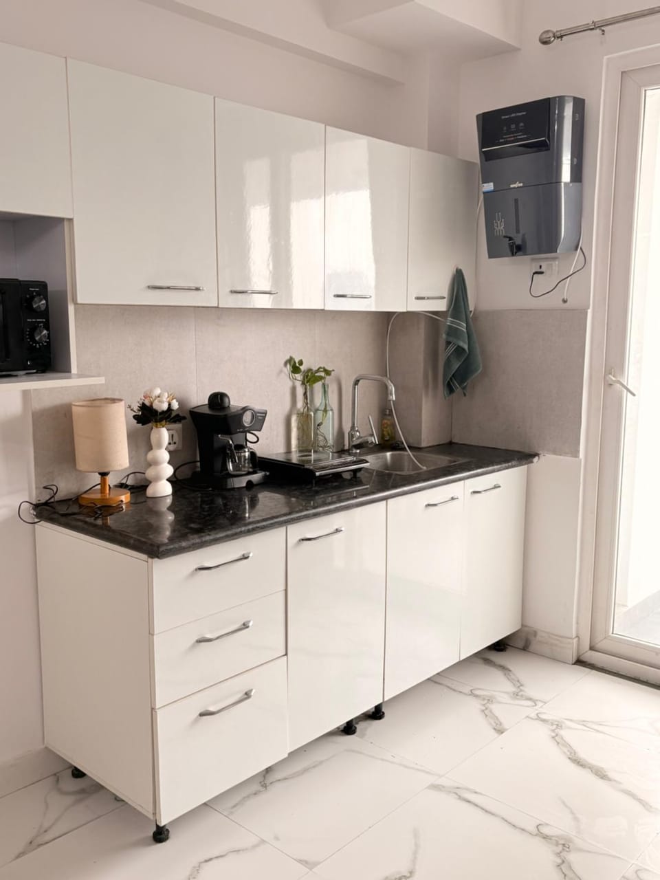 Coffee/tea facilities, Kitchen or kitchenette, microwave, stove