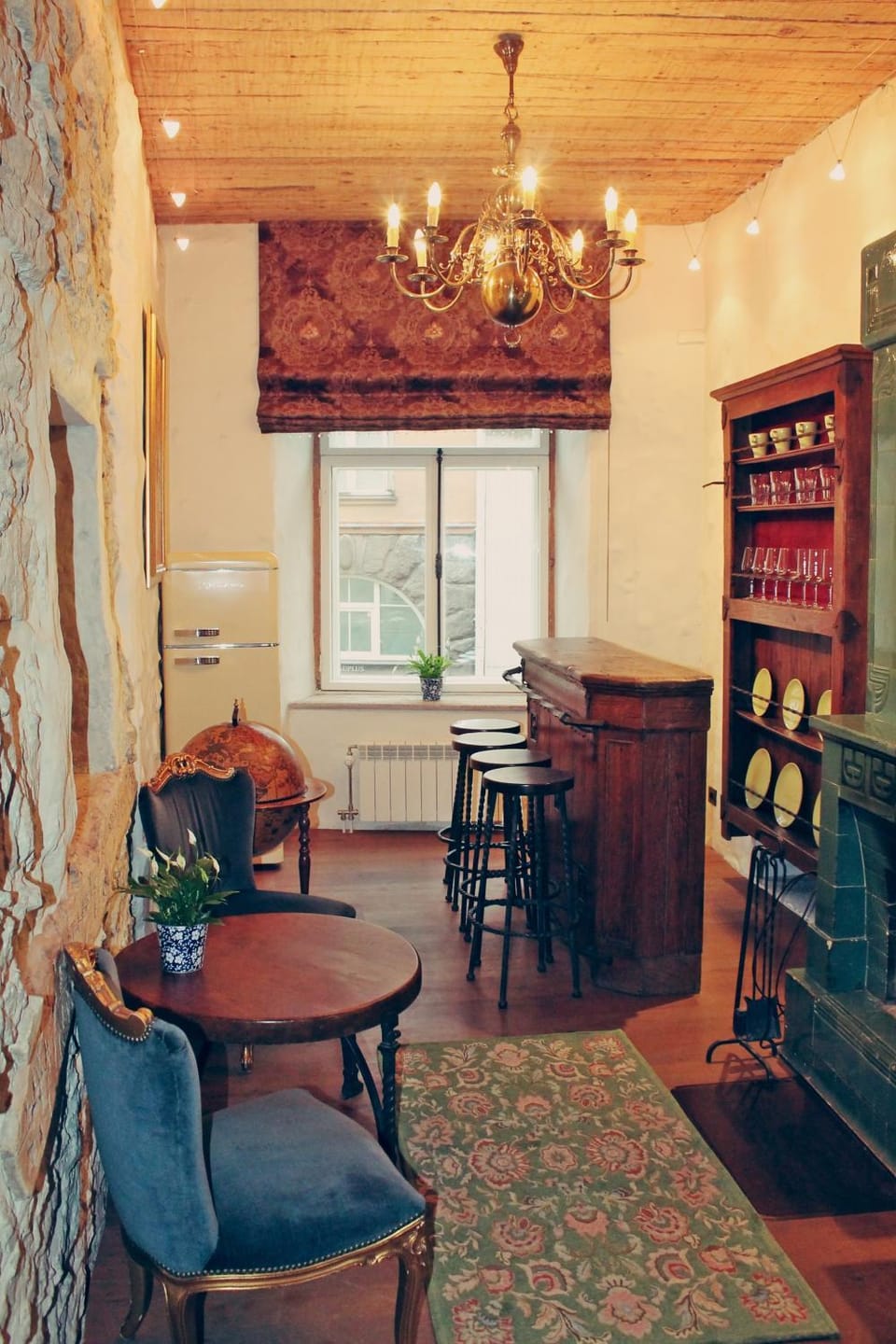 Day, Dining area