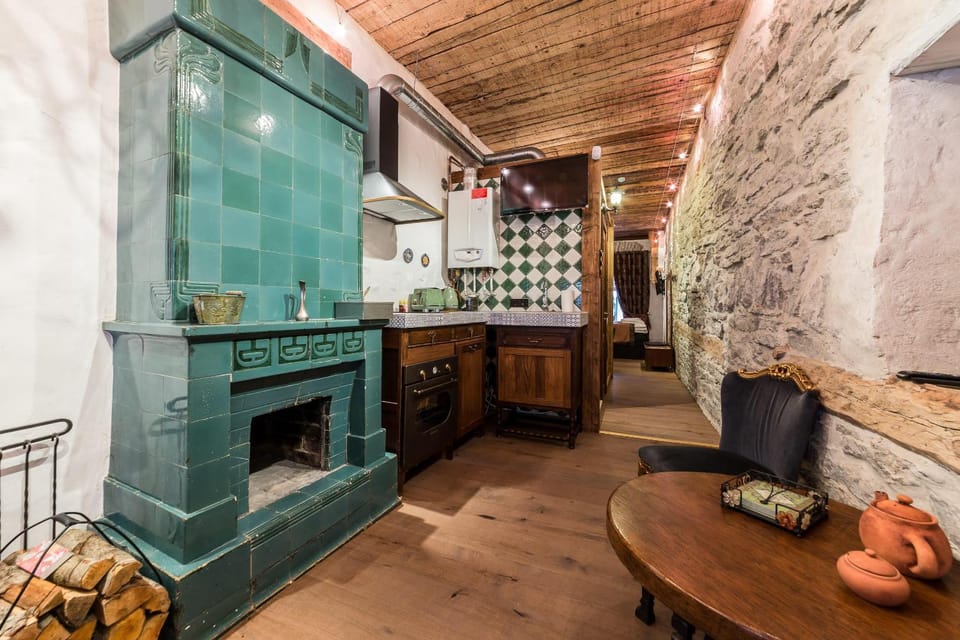 Kitchen or kitchenette, Seating area