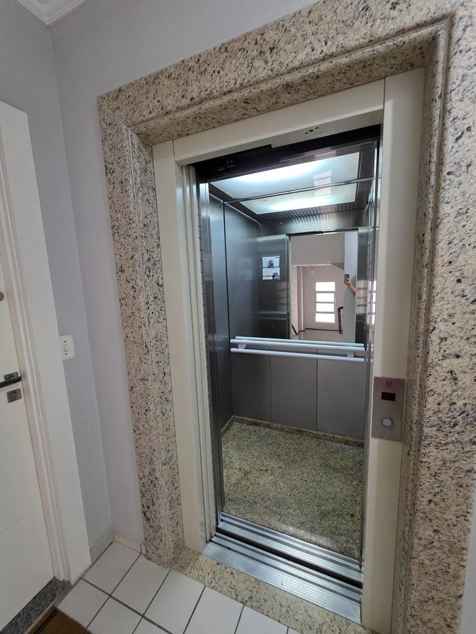 Apt in Meia Praia | 2 Bedrooms, Great Location Apartment in Porto Belo