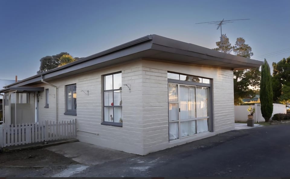 Property building, Day, Neighbourhood