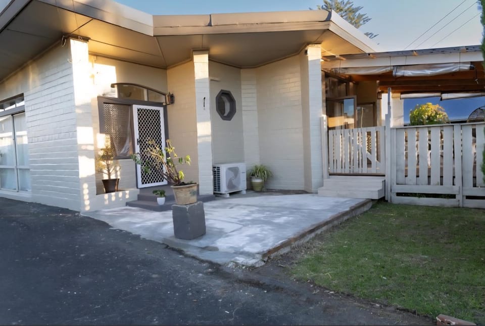 Property building, Patio, Day