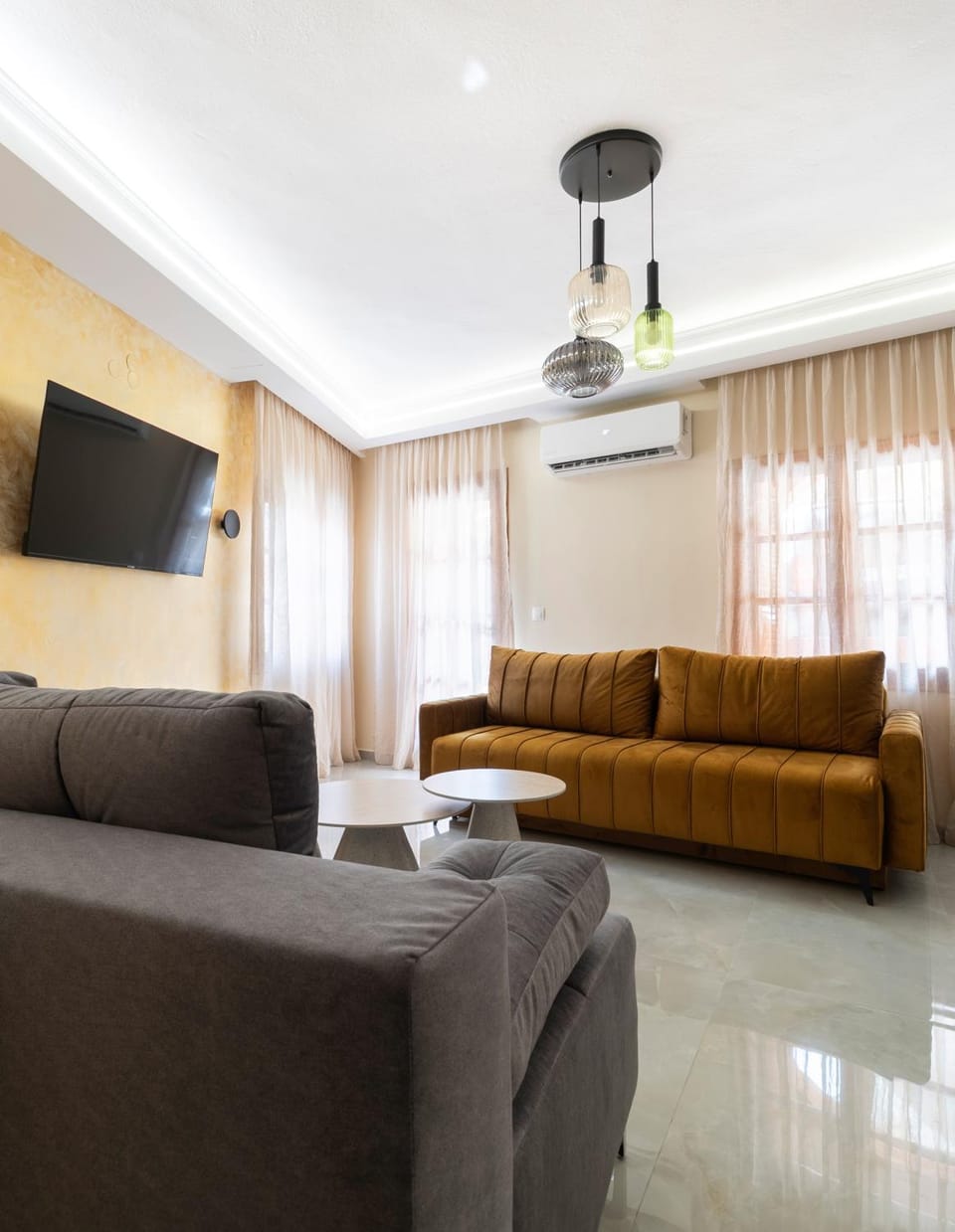 TV and multimedia, Living room, Seating area, air conditioner