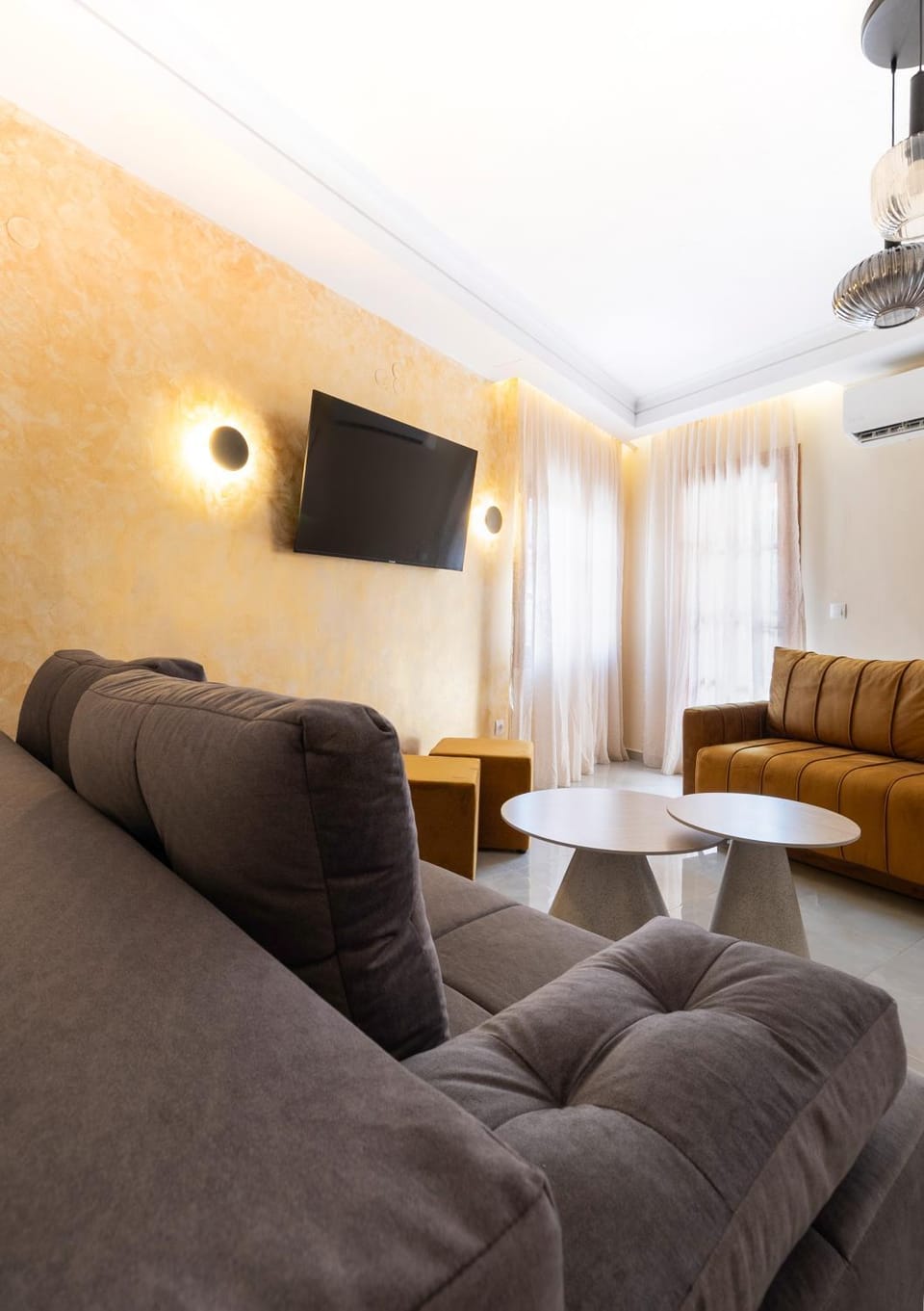 TV and multimedia, Living room, Seating area, air conditioner