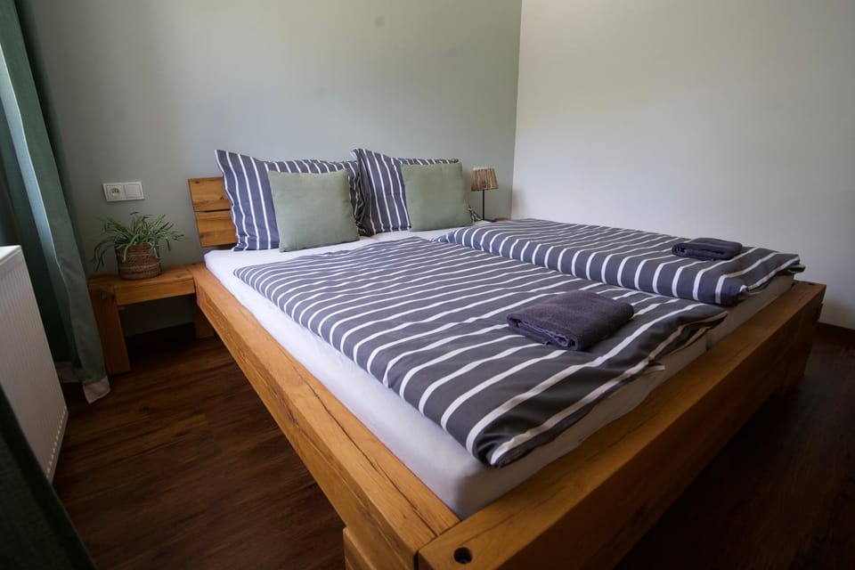 Bed, Photo of the whole room, Bedroom, towels