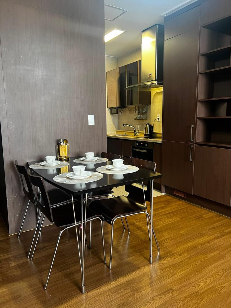Kitchen or kitchenette, Dining area, stove