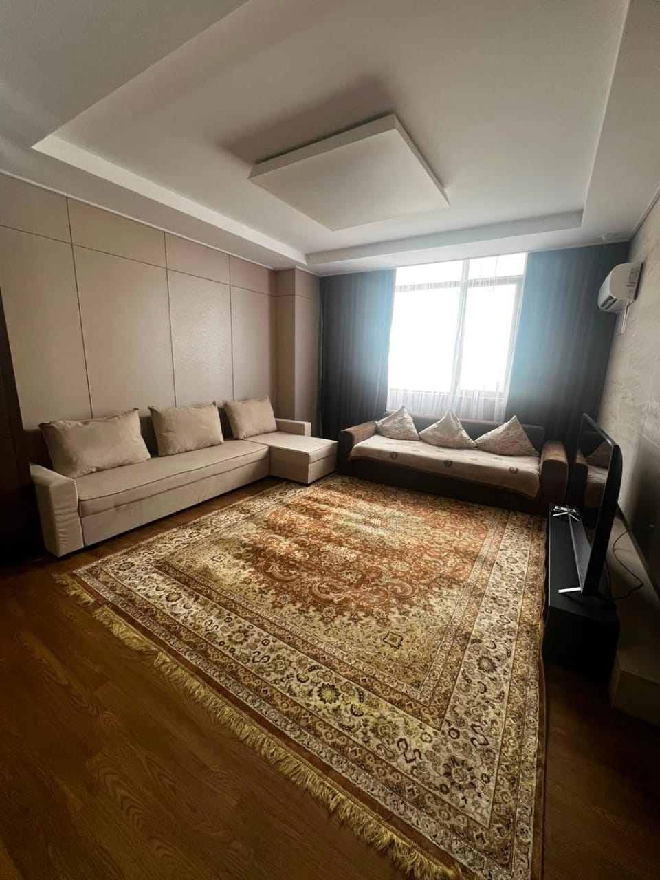 Bed, Living room, Photo of the whole room, Seating area