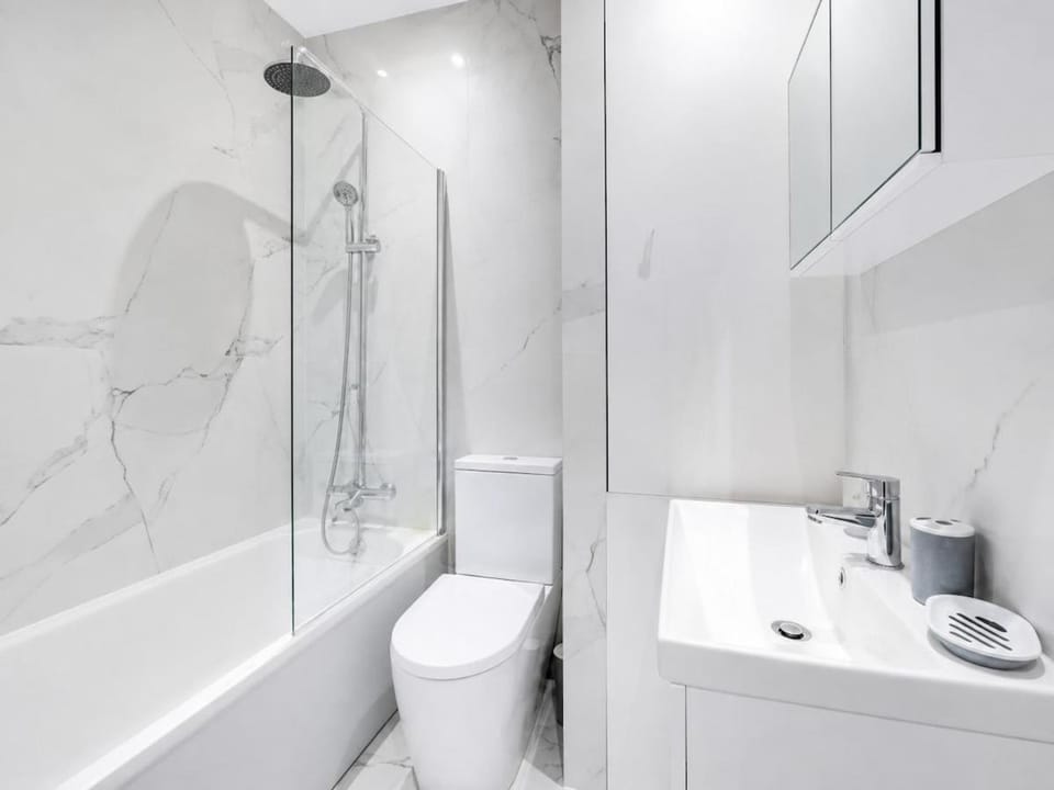 Luxurious 1 Bed Serviced Apt 03 with WiFi MyRent2Rent Apartment in Corby